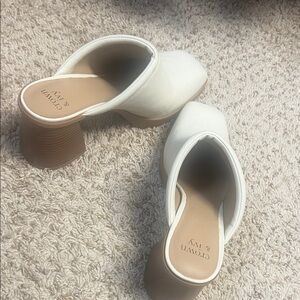 Crown and Ivy White Square-Toe Block Heel Mules